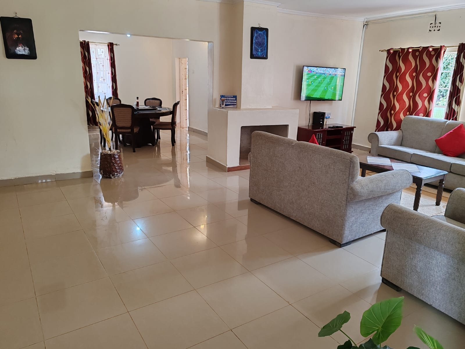 4bedroom own compound Airbnb all ensuite Opp dp Gov Office, photo 4 of 9