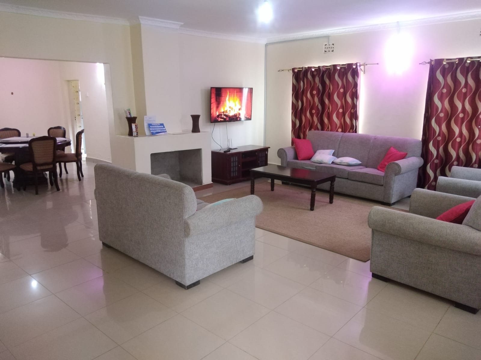 4bedroom own compound Airbnb all ensuite Opp dp Gov Office, photo 3 of 9