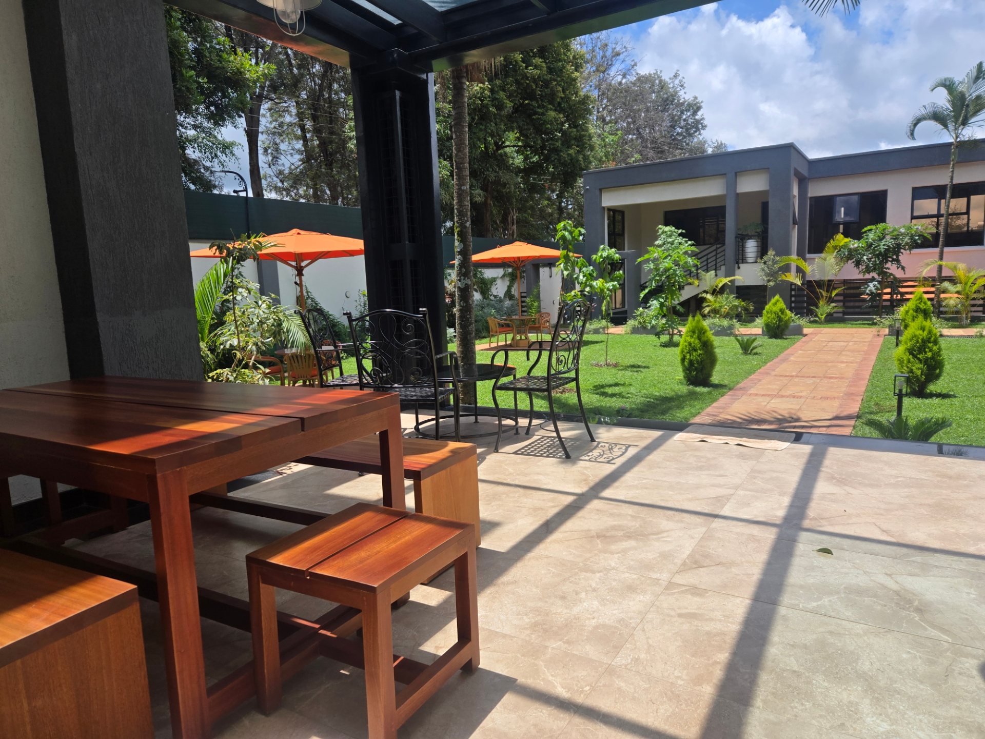 The Meru House Hotel, photo 1 of 5