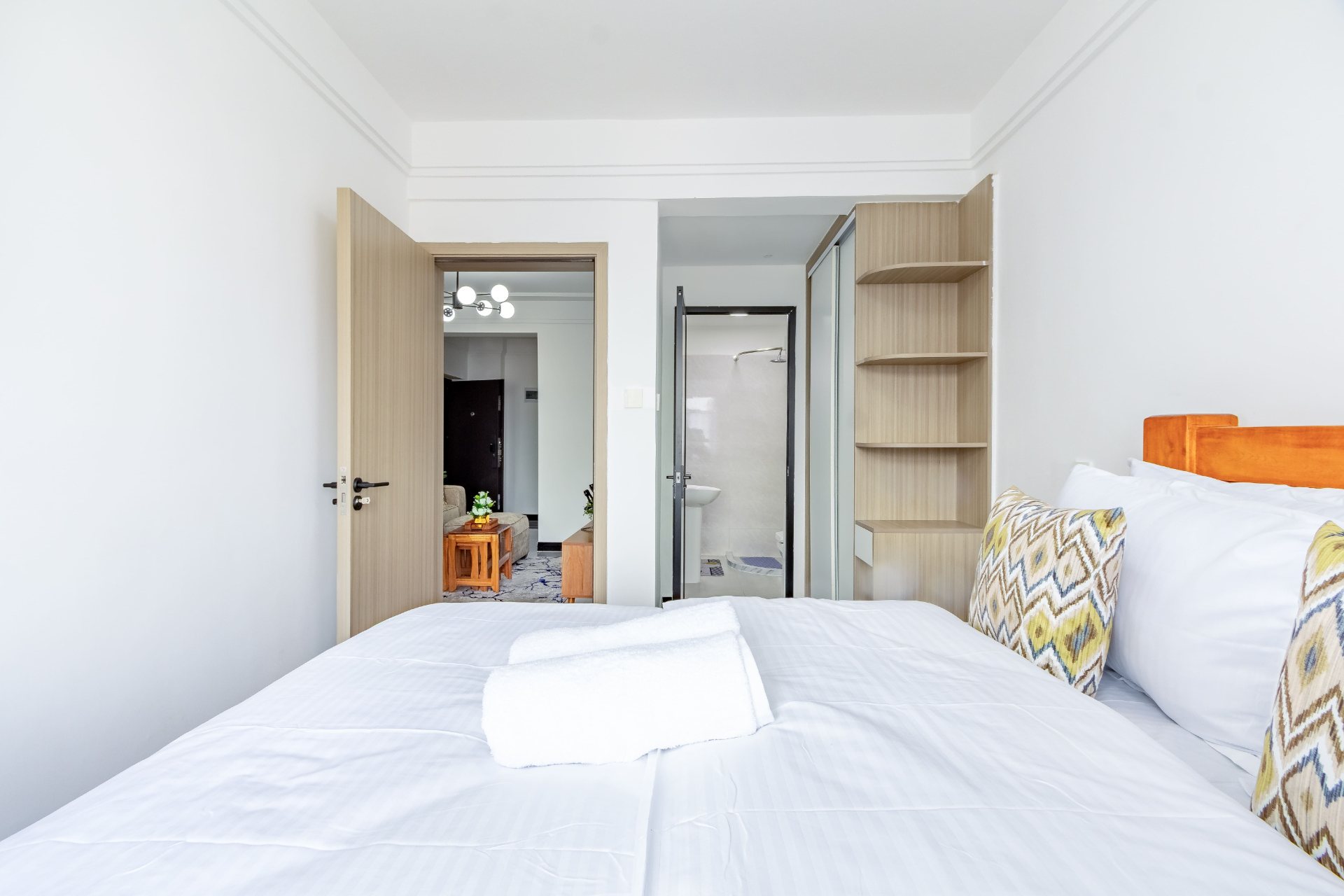 JayG airBnB, photo 2 of 5