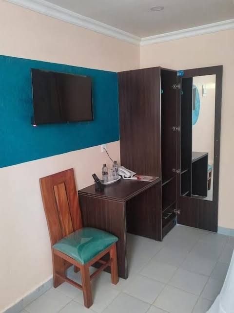 Gardens Executive Suites, photo 3 of 4