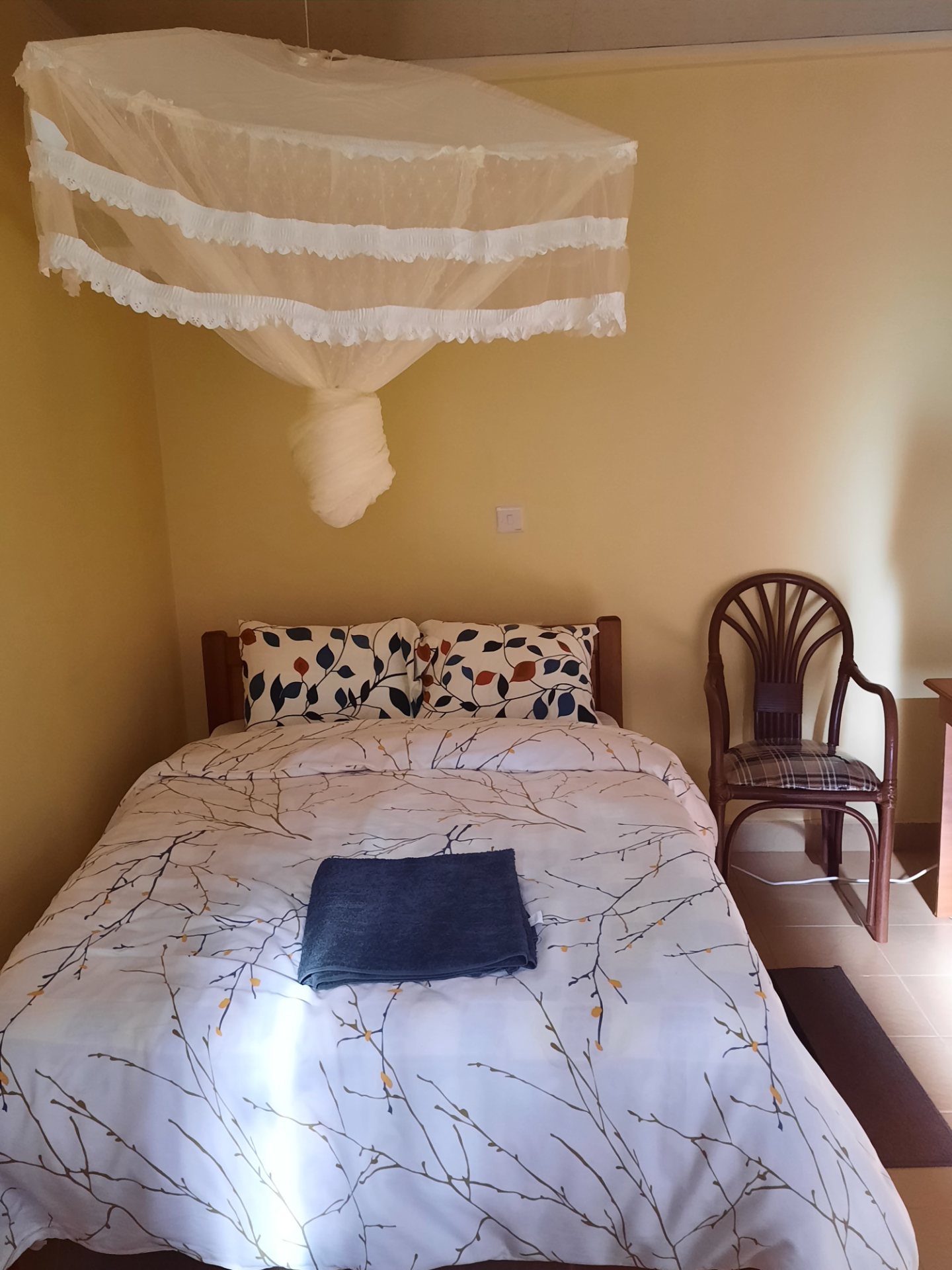 THE 4 J'S Bed and Breakfast Emali, photo 3 of 5