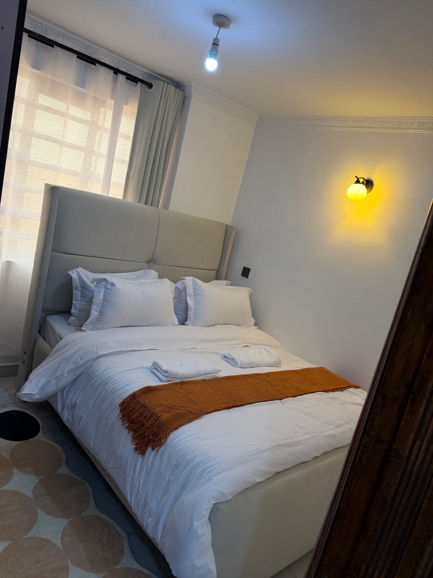 Luxury 1BR | Stylish, Cozy & Conve, photo 3 of 5