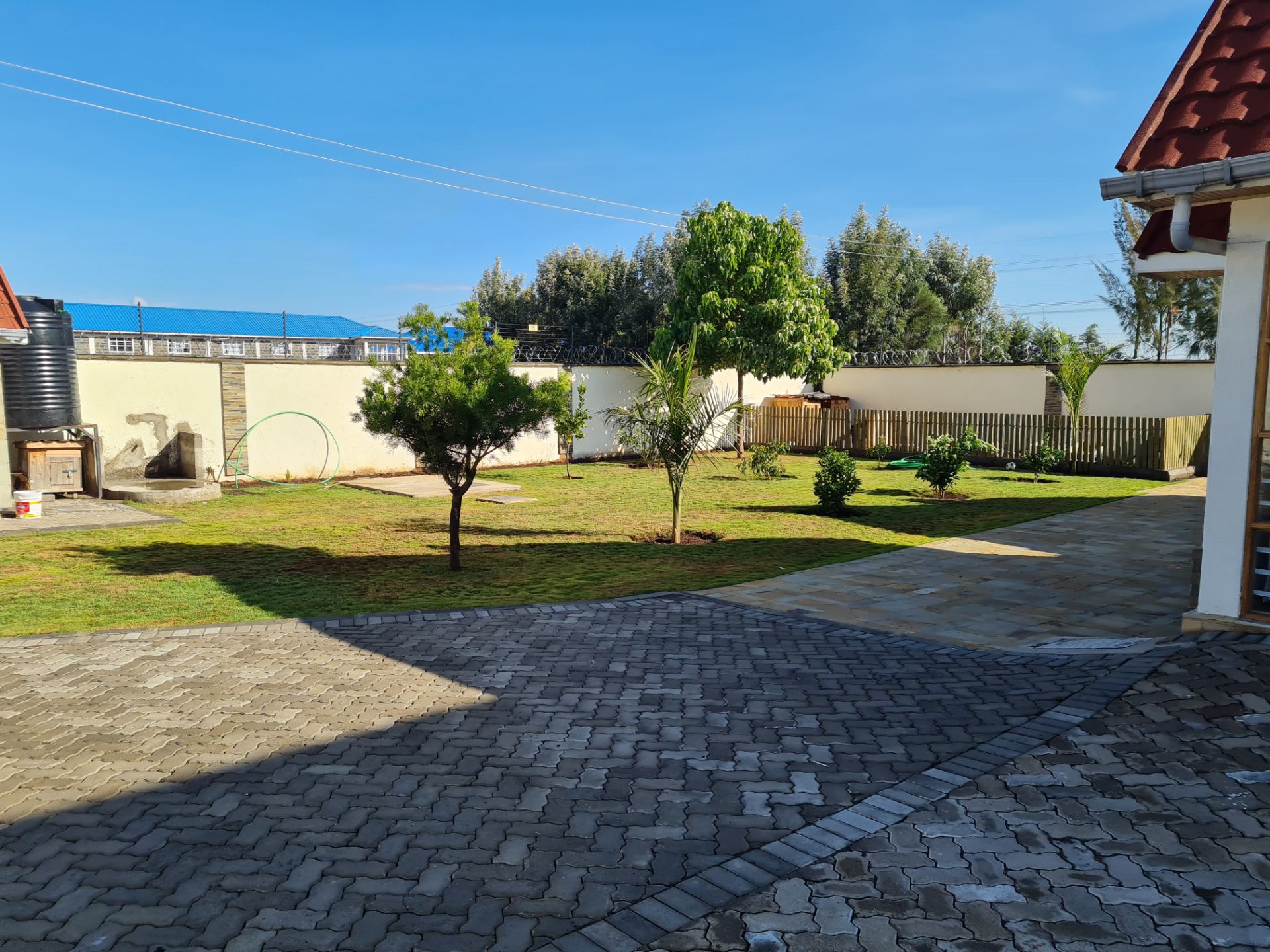 Your Home Away from Home: 3-Bed Furnished Haven +Guest house, photo 3 of 4
