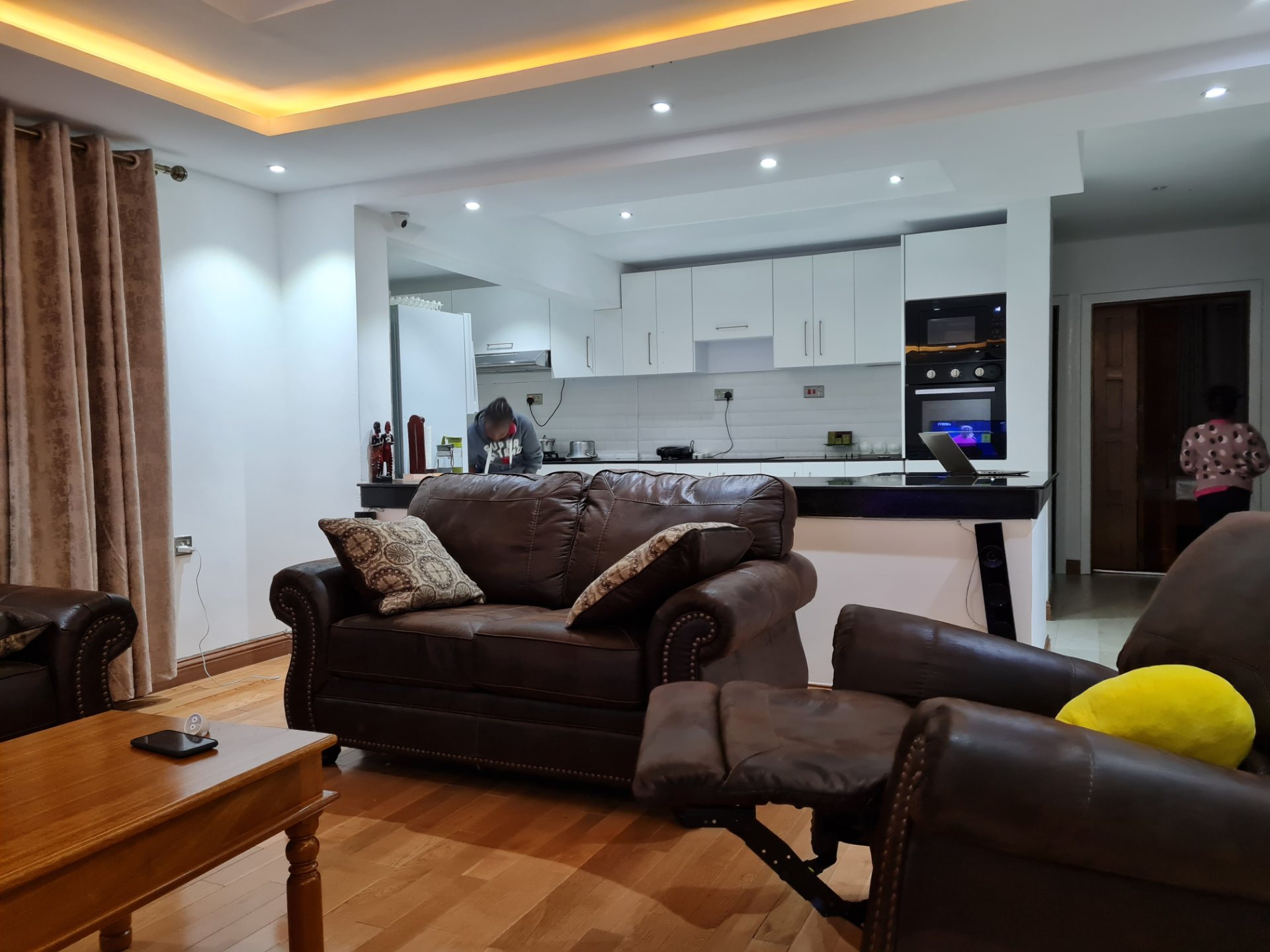 Your Home Away from Home: 3-Bed Furnished Haven +Guest house, photo 4 of 4